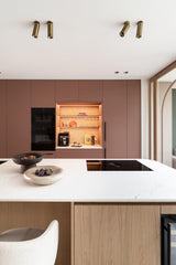 Eiken binnendeur met boog in modern interieur-archidoors-Binnendeur met glas,Boogdeur,Design deur,eiken,Eiken binnendeur,Glasdeur,Houten deur op maat,Interieur,Keuken,keukenontwerp,Maatwerk deur,maatwerkdeur,Woonkamer-OBLY