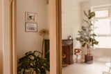 Eiken taatsdeur met boogverdeling in jaren 30 woning-archidoors-Binnendeur met glas,Boogdeur,Deur met roedeverdeling,eiken,Eiken taatsdeur,eikendesign,Glasdeur op maat,Glaswand,Houten binnendeur,Houten taatsdeur,Interieurdesign,Klassieke binnendeur,Maatwerk deur,Maatwerk interieur,roomdivider,Stalen deur look,Taatsdeur met glas,Woonkamer-Eiken taatsdeur met glas en boog | Jaren 30 interieur-OBLY