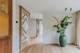 Eiken taatsdeur met custom made design-INDU DOORS-custom design,eikenhout,luxe afwerking,moderne deuren,Taatsdeur,Woonkamer-Eiken taatsdeur met custom made design van Indu Doors-OBLY