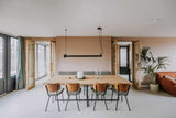 Eikenhouten binnendeuren van Indu Doors-INDU DOORS-eikenhout,eikenhouten binnendeuren,Eikenhoutendeuren,hoogwaardige afwerking,houten deuren,interieur deuren,landelijke stijl,maatwerk deuren,moderne binnendeuren,natuurlijke materialen-OBLY
