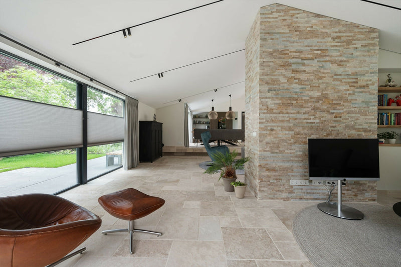 Elegante Renovatie met Bourgondische Dallen en Stonepanels-VAN DEN HEUVEL & VAN DUUREN-Woonkamer-Bourgondische Dallen en Stonepanels-OBLY