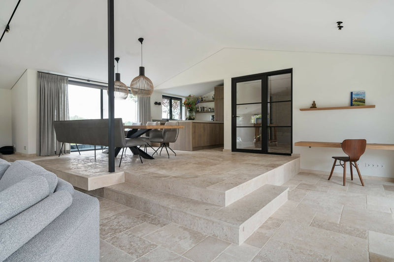 Elegante Renovatie met Bourgondische Dallen en Stonepanels-VAN DEN HEUVEL & VAN DUUREN-Woonkamer-Bourgondische Dallen en Stonepanels-OBLY