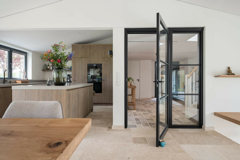 Elegante Renovatie met Bourgondische Dallen en Stonepanels-VAN DEN HEUVEL & VAN DUUREN-Woonkamer-Bourgondische Dallen en Stonepanels-OBLY