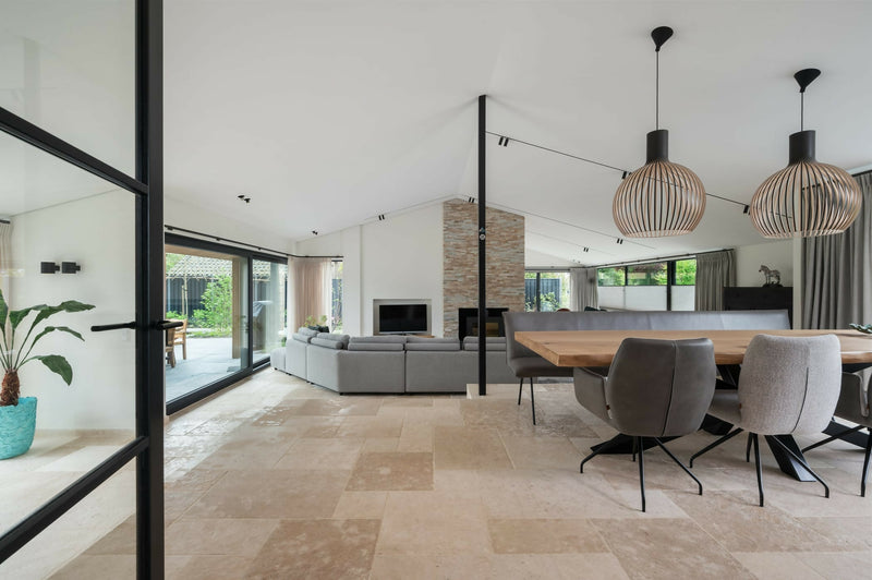 Elegante Renovatie met Bourgondische Dallen en Stonepanels-VAN DEN HEUVEL & VAN DUUREN-Woonkamer-Bourgondische Dallen en Stonepanels-OBLY