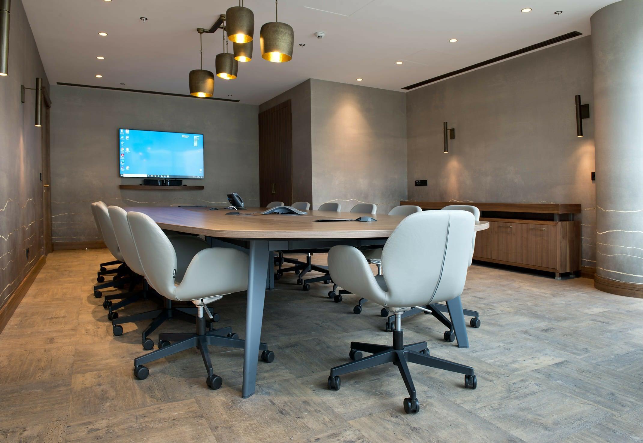 Elegante wandbekleding voor de directiekamer van Yurtici Cargo Company HQ-Dennis v Zanden-luxe interieur woonkamer,luxe woonkamer interieur,moderne vergaderruimte,moderne woonkamer,Woonkamer,woonkamer met wandbekleding-Wandbekleding Directiekamer Yurtici Cargo | Project Babamimarlik-OBLY