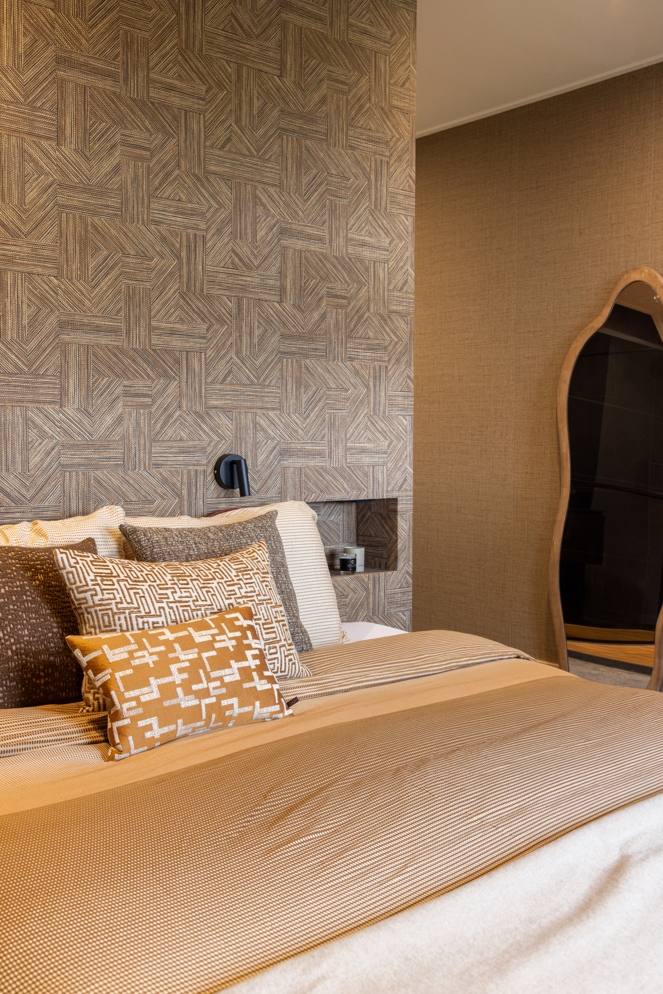 Hotel Chique Slaapkamer met Warme Aardetinten