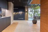 Nieuwbouwkantoor met industriële uitstraling en maatwerk interieur