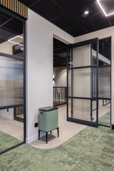 Nieuwbouwkantoor met industriële uitstraling en maatwerk interieur
