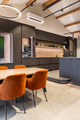 Nieuwbouwkantoor met industriële uitstraling en maatwerk interieur