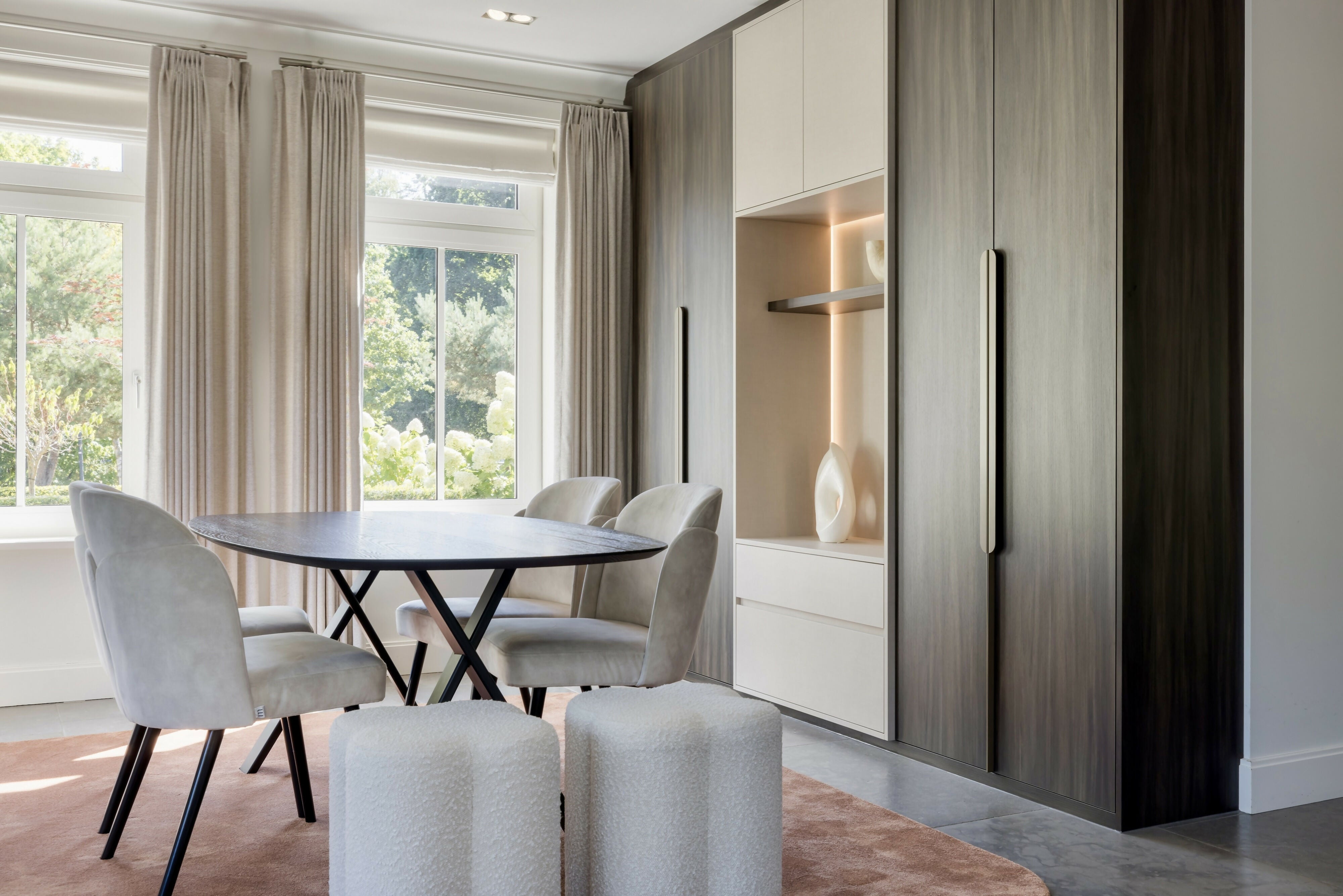 Exclusief Interieurdesign villa Eindhoven-Jolanda Vogels-Exclusief interieurdesign,Jolanda Vogels,Luxe interieur,Luxe wonen,Villa Eindhoven,Woonkamer-Multiplank Visgraatvloer & Luxe Keuken | High-End Interieurdesign-OBLY