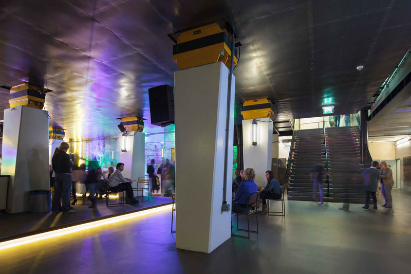 Foyer in een Nieuw Licht – Industrieel & Innovatief-Studio Barbara Vos-woonkamer-Transformatie van foyer tot moderne ruimte met industriële uitstraling-OBLY