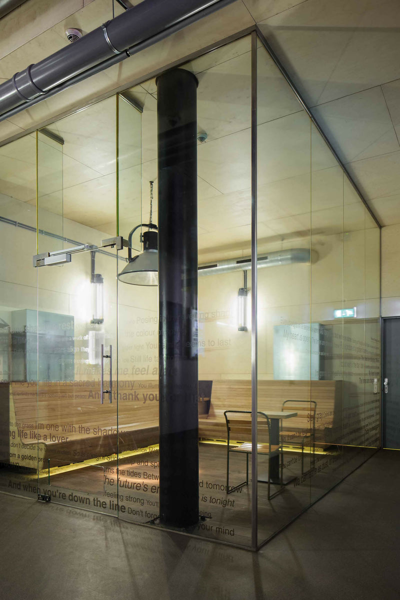 Foyer in een Nieuw Licht – Industrieel & Innovatief-Studio Barbara Vos-woonkamer-Transformatie van foyer tot moderne ruimte met industriële uitstraling-OBLY