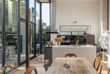 Glazen aanbouw en tuinhuis bij woonhuis in Kralingen-Studio Gers-glazen aanbouw,herenhuis,Kralingen,leefkeuken,Studio Gers,tuinhuis-Glazen aanbouw en tuinhuis Kralingen | Studio Gers-OBLY
