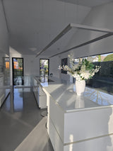 Glazen tafelblad op maat – Strak, duurzaam en onderhoudsvriendelijk-Overveld Glas-eettafel,Glasdesign-Glazen tafelblad op maat | Modern keukenblad-OBLY