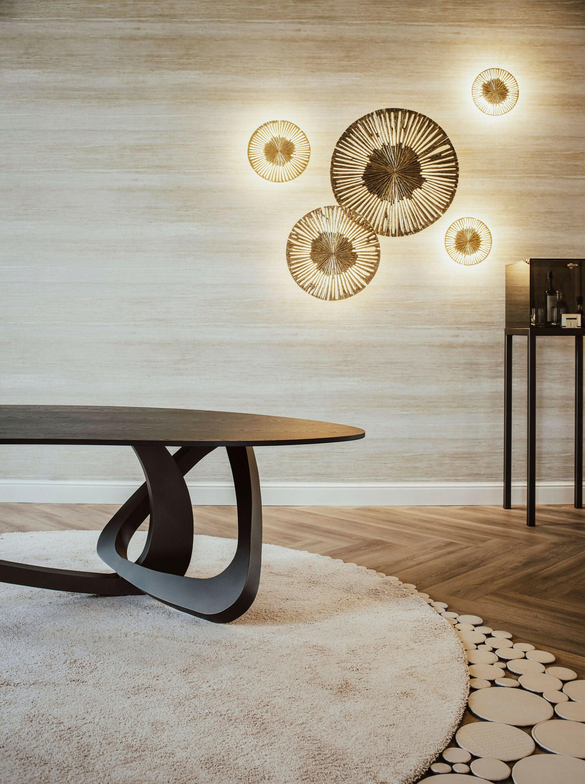 Graceful eettafel | Maatwerk design-Rinske Laurentius-Ambachtelijk vakmanschap,Design eettafel,Houten eettafel,Keuken,Luxe eetkamer,Modern meubeldesign,Organisch design,Rinske Laurentius design,Statement tafel-Graceful eettafel | maatwerk vol kracht en elegantie-OBLY