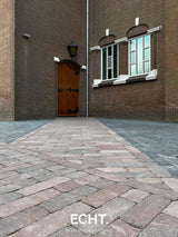 Groen kerkplein bij een monumentaal kerkgebouw-ECHT. in- en exterieurontwerp.-bestrating,Buitenruimte,ECHT. ontwerp,fietsparkeren,groen kerkplein,kerkplein,landschapsontwerp,monumentaal kerkgebouw,onderhoudsvriendelijke beplanting,openbare ruimte,parkeerplaatsen,pleininrichting,routing,Tuinontwerp-Groen kerkplein bij een monumentaal kerkgebouw | ECHT. ontwerp-OBLY