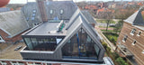 Grote dakopbouw in Den Haag aan de Nieuwe Parklaan-Sensbouw-dakopbouw,glazen gevel,maatwerk bouw,moderne architectuur,renovatie,woning uitbreiding,zakelijk-Moderne dakopbouw met glazen gevel-OBLY