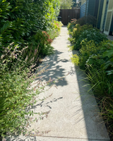 Hamptons tuin met modern zwembad en strakke belijning-The Green Fix-design tuin,exclusieve tuin,Hamptons stijl,Hamptons tuin,houten vlonder,luxe buitenleven,luxe tuin,moderne buitenruimte,natuurlijke beplanting,strakke tuin,The Green Fix,tuin met zwembad,zwembad tuin-OBLY