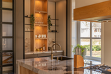 Herontwerp keuken & eetruimte-MH Interieurdesign-eiken maatwerk keuken,exclusief keukenontwerp,Keuken,luxe keuken,warme woonkeuken-Luxe landelijke keuken met marmer en eiken maatwerk-OBLY