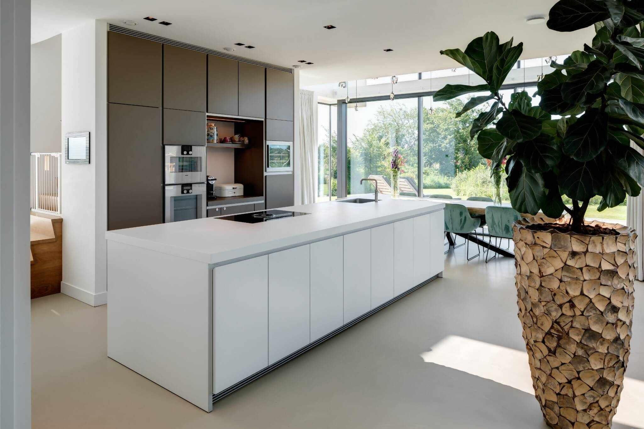 Het naadloze huis | van gietvloer tot wandafwerking-Motion gietvloeren-gietvloer woning,Keuken,microcement badkamer,minimalistisch design,moderne villa,naadloos interieur,strakke afwerking-Het naadloze huis | van gietvloer tot wandafwerking-OBLY