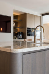 Hotel Chique interieur, interieurontwerp boerderij-Jolanda Vogels-Keuken-Multiplank Visgraatvloer & Luxe Keuken | High-End Interieurdesign-OBLY