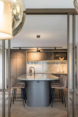 Hotel Chique interieur, interieurontwerp boerderij-Jolanda Vogels-Keuken-Multiplank Visgraatvloer & Luxe Keuken | High-End Interieurdesign-OBLY