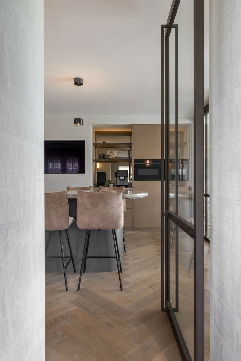 Hotel Chique interieur, interieurontwerp boerderij-OBLY-Multiplank Visgraatvloer & Luxe Keuken | High-End Interieurdesign-OBLY