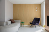 Houten wandbekleding met eiken wandpanelen-WITTEVEEN MEUBEL & INTERIEURBOUW-eiken wandpanelen,houten accentwand,houten wandbekleding,interieur maatwerk,moderne woonkamer,wandafwerking hout,wandpanelen woonkamer-OBLY