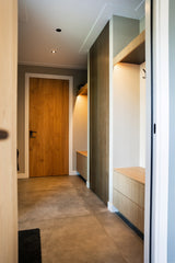Warm familiehuis met maatwerk interieur van massief hout