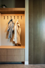 Warm familiehuis met maatwerk interieur van massief hout