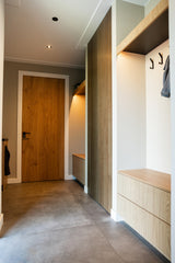 Warm familiehuis met maatwerk interieur van massief hout