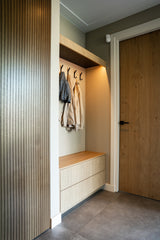 Warm familiehuis met maatwerk interieur van massief hout