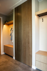 Warm familiehuis met maatwerk interieur van massief hout