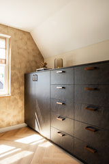 Warm familiehuis met maatwerk interieur van massief hout