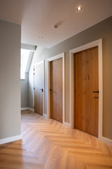 Warm familiehuis met maatwerk interieur van massief hout