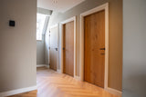 Warm familiehuis met maatwerk interieur van massief hout