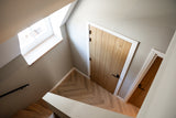 Warm familiehuis met maatwerk interieur van massief hout
