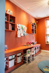 Warm familiehuis met maatwerk interieur van massief hout