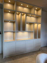Maatwerk kastenwand met geïntegreerde sfeerhaard