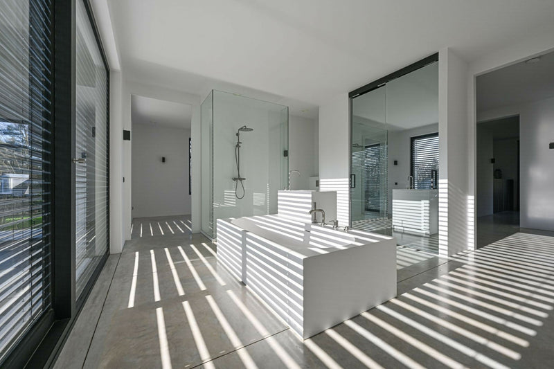 Indrukwekkend glaswerk in moderne badkamer-Overveld Glas-Badkamer-Indrukwekkend glaswerk in moderne badkamer-OBLY