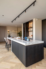 Jaren 30 woning met moderne aanbouw en luxe interieur