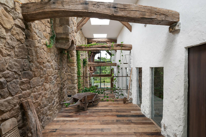 Interieur met prachtige Franse kalkstenen-Van den Heuvel & Van Duuren-Entree,Hal,Trap-Middeleeuws interieur met prachtige natuurstenen-OBLY