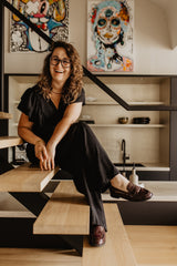 Luxe loft in oude textielfabriek met maatwerk keuken en designtrap
