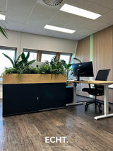 Modern kantoor met nieuwe vergaderruimte