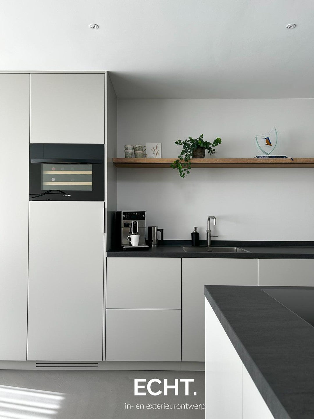 Moderne woonkeuken met nieuwe aanbouw
