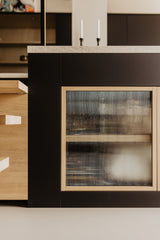 Luxe loft in oude textielfabriek met maatwerk keuken en designtrap