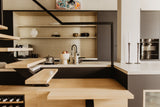 Luxe loft in oude textielfabriek met maatwerk keuken en designtrap