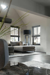 Italiaanse betonlook vloer-Italiaanse betonlook vloer-betonlook vloer,dunne gietvloer,Italiaanse betonlook vloer,minimalistisch interieur vloer,moderne vloerafwerking,naadloze vloer,natuurlijke uitstraling vloer,onderhoudsvriendelijke vloer,robuuste vloer,slijtvaste vloer,woonkamer-Italiaanse betonlook vloer-OBLY
