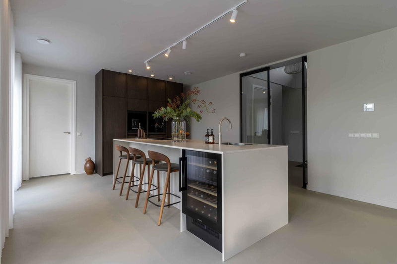 Japandi Keuken met Notenhout-OBLY-keuken-Japandi Keuken met Notenhout, Stalen Koffienis en Dekton Alabrium-OBLY