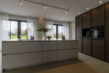 Japandi Keuken met Notenhout-OBLY-keuken-Japandi Keuken met Notenhout, Stalen Koffienis en Dekton Alabrium-OBLY